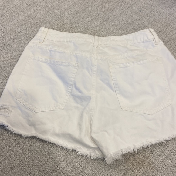 Garage white jean shorts! Never worn!! - Picture 2 of 3